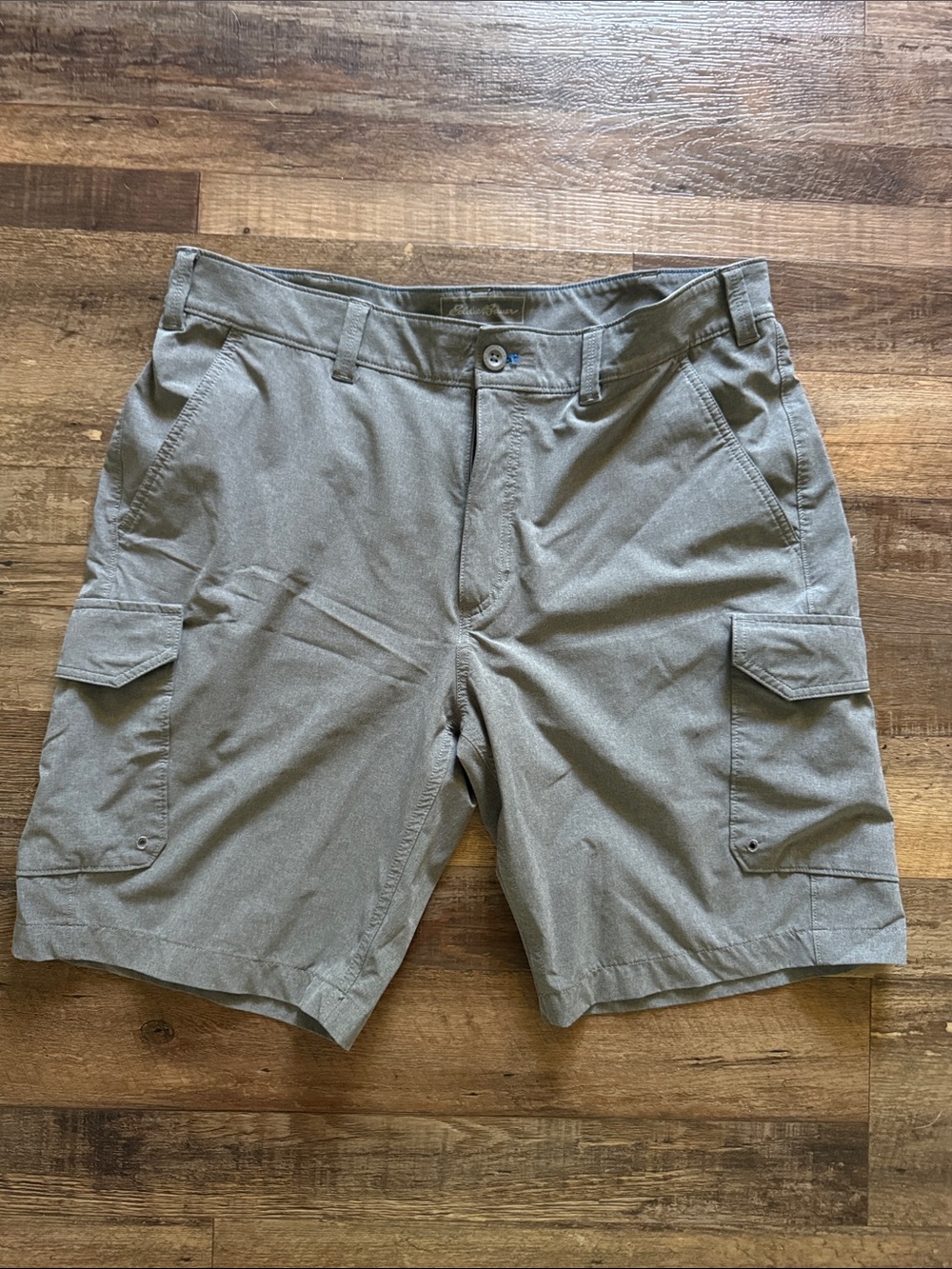 Eddie Bauer Men's Cargo Shorts in Grey